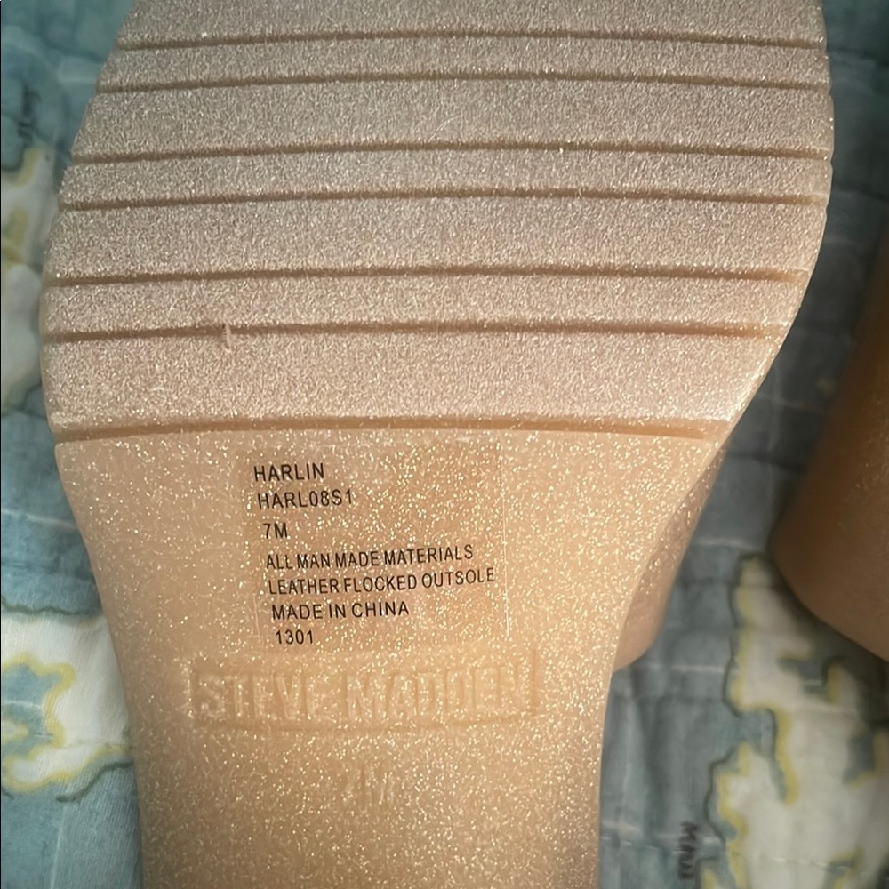 NIB Steve Madden Gold Jelly Heels - Picture 5 of 6